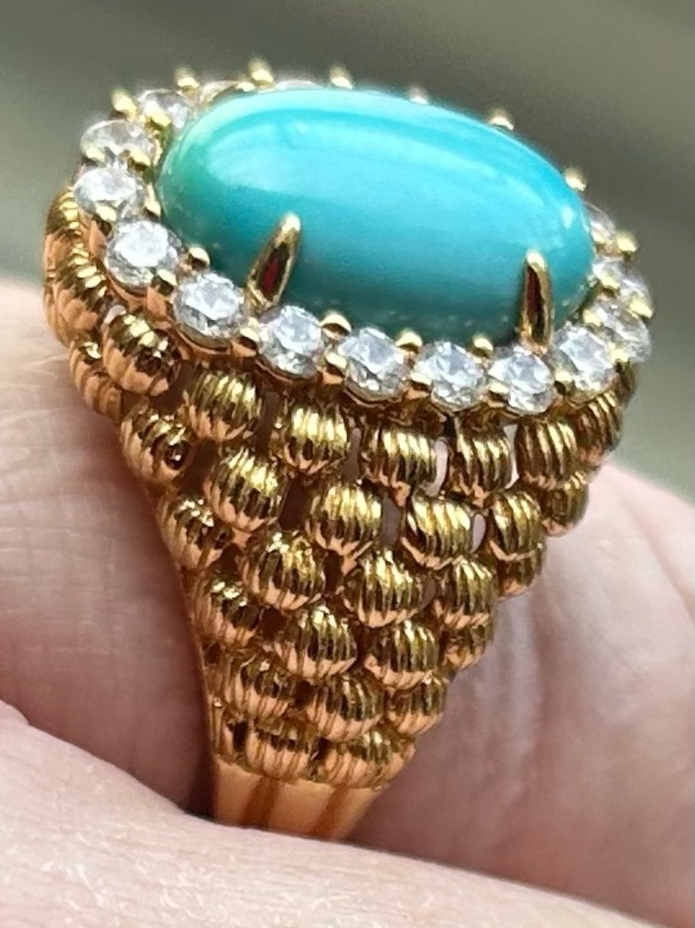 WOW. Gold plated/925  Ring with Turquoise color Cabochon and diamond like Stones